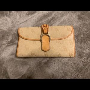 Dooney & Bourke